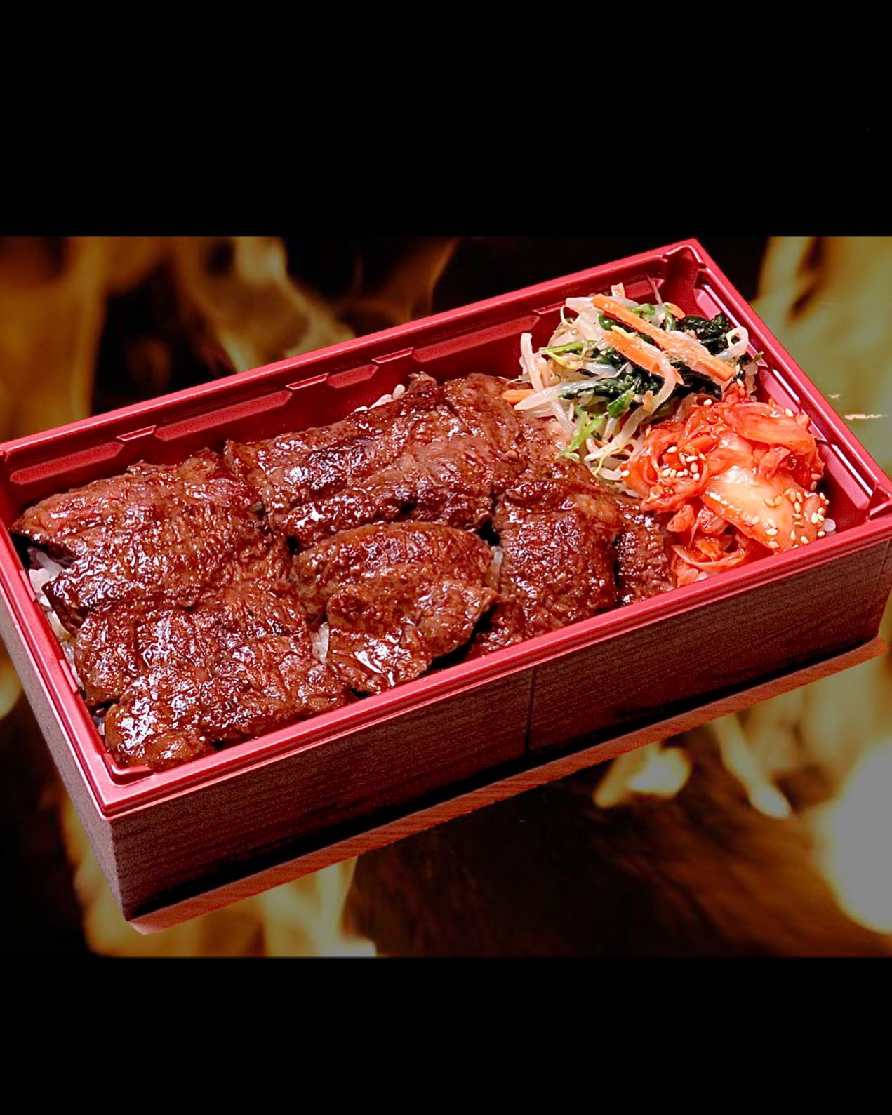 こんにちは！焼肉Jyuです！！今日は焼肉Jyuのお弁当を紹介します！美味しそうなお肉にキムチ、ナムルまで付いたボリュームたっぷりな宮崎県産黒毛和牛上ロース重タレもしっかりかかっていて、ご飯まで味が染み込んでます！お肉は柔らかくてとってもおいしい！！お仕事を頑張ったあとのご褒美にも、お休みの日の贅沢にもおすすめ！ぜひお試しくださいJyuのお弁当はショーケースの中に入っているので、そこからお声掛けしていただければご注文頂けます！ショーケースの中にない場合もすぐにお作りします！また、お仕事やイベントの際にまとめてご購入いただくことも出来るので、その場合は当アカウントのDMや当店の電話番号までお電話をお願い致しますもちろんおひとつからでもご予約承っております次も豚、鶏とお弁当の紹介をさせていただきます️あなたのお好みはどのお弁当でしょうか？？ぜひ楽しみにしていてくださいね〜！0985-89-2915 宮崎県宮崎市橘通西３丁目８−８午前11時〜翌4時(日曜日は午後10時まで)