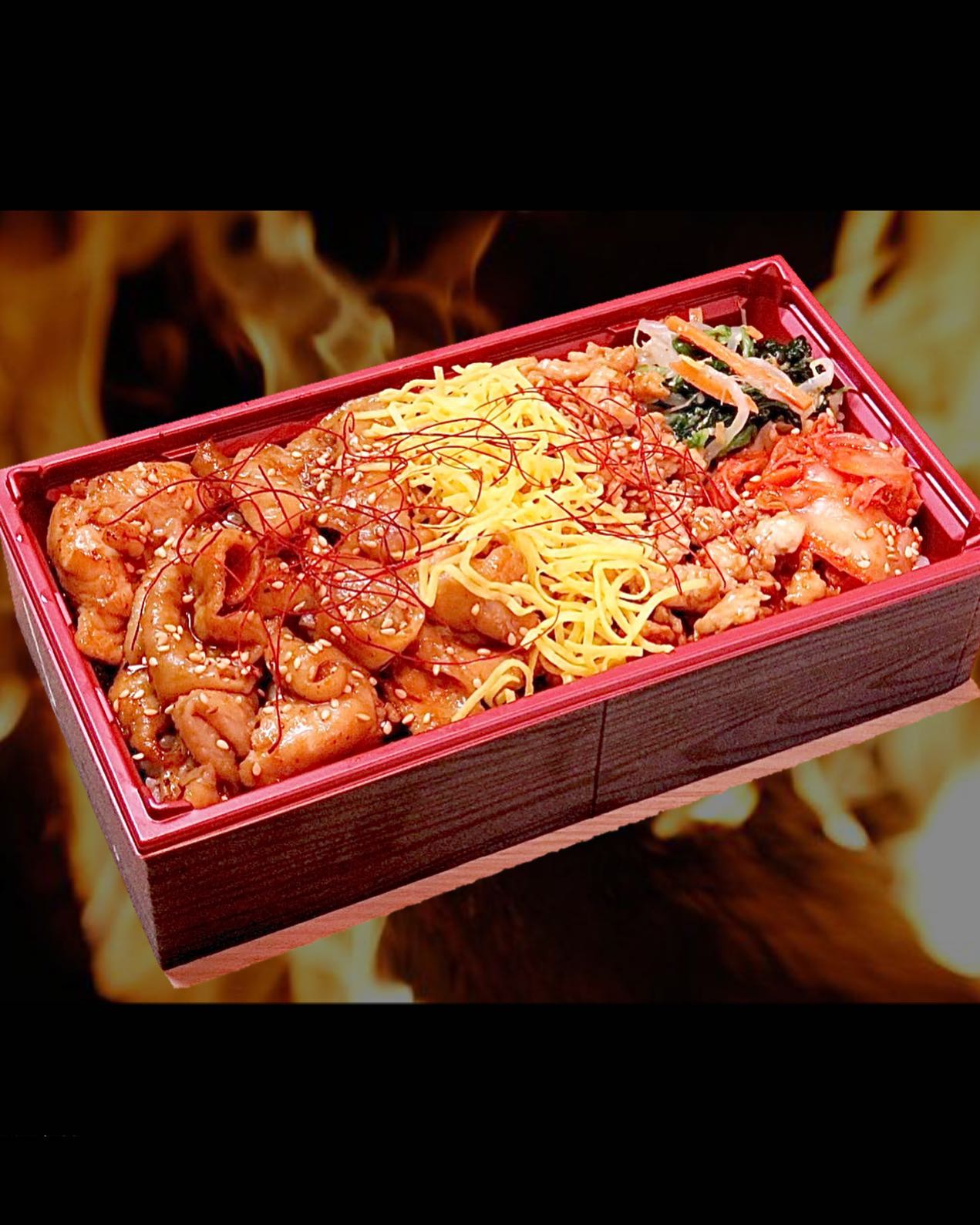 みなさんこんにちは！焼肉Jyuです！今日もお弁当の紹介をさせていただきます！牛、豚ときて、最後は鶏！漬け込み鶏そぼろ重のご紹介です！焼肉Jyuの鶏肉が美味しいと言ってくださる方も多く、スタッフの中でも人気の高い鶏肉ですそんな鶏肉をそぼろと合わせ、ガッツリ食べられるお弁当にしました！タレは辛味噌ダレを使用して甘辛く仕上げています🥣ぷりぷりした鶏肉とさっぱりしたそぼろが相性抜群！スタミナをつけたい学生さんにもおすすめのお弁当ですさて、ここまで3種類のお弁当を紹介してきましたが、みなさんどれが食べてみたいですか？スタッフにアンケートを取ったところ、どのお弁当も人気で甲乙つけがたい結果になりました…ぜひ！皆さんの好きなお弁当を教えて頂きたいです️お弁当はご予約も承っております！｢会議や大会にたくさん必要なんだけど…｣という方もOK！まずは店舗にご連絡いただくか、このアカウントまでご相談ください！0985-89-2915 宮崎県宮崎市橘通西３丁目８−８営業時間が変更するので、後日お知らせ致します‍♂️