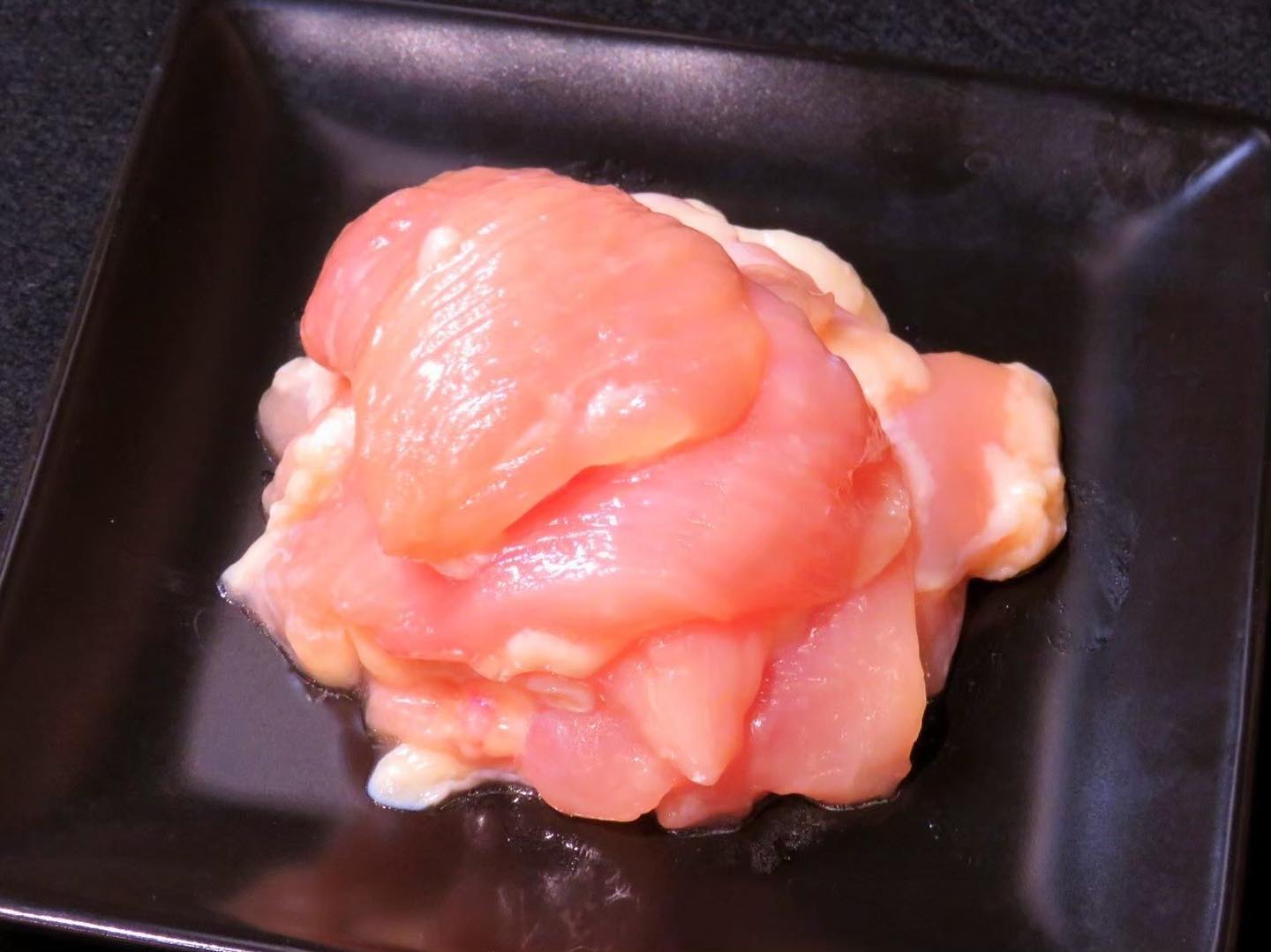 皆さん！こんにちわ️アルバイトのmです。私のおすすめは宮崎県産鶏トロです！🐓お肉が柔らかくて、当店に置いてある特製辛味噌ダレにとっても良く合います🏻単品だと390円！単盛セットだと720円で食べられるので気になった方は、是非食べに来てください🏻‍♀️美味しい鶏トロを皆さんも是非とも味わってみてくださいー！0985-89-2915 宮崎県宮崎市橘通西３丁目８−８11:00~22:00#焼肉Jyu #焼肉 #焼肉ランチ #焼肉ディナー #ランチ #宮崎グルメ #宮崎 #宮崎牛
